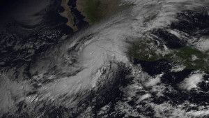 Confirman suspensión del Clásico Tapatío - hurricanepatricia-300x169