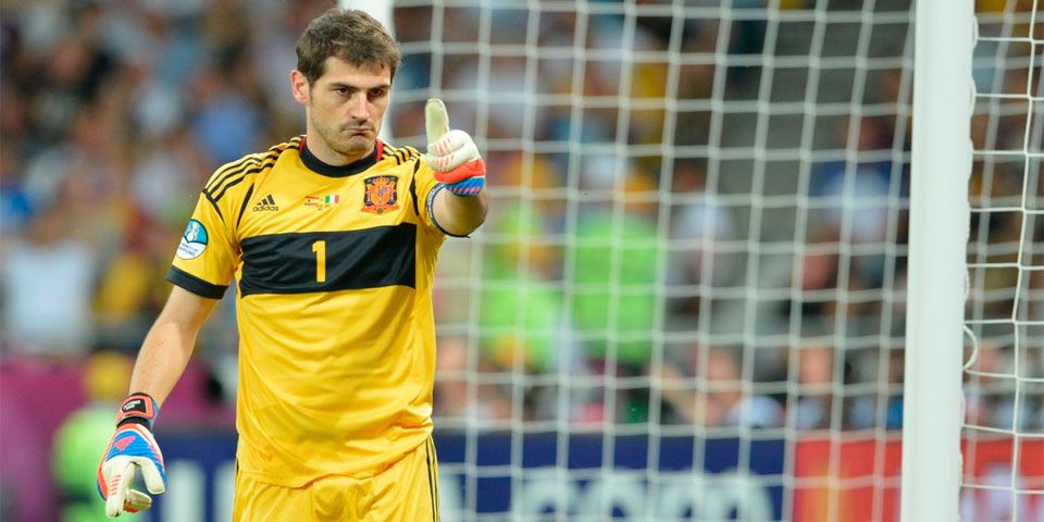Video: Iker Casillas hace llorar de emoción a un niño