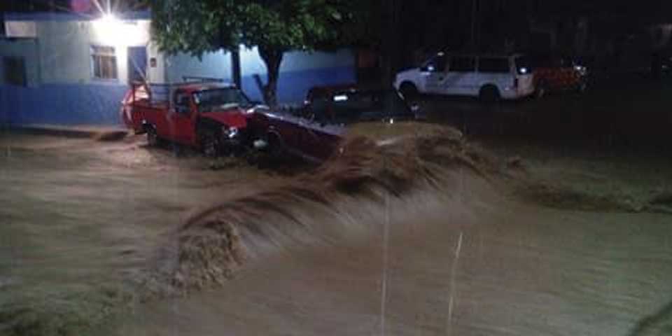 Lluvias causan inundaciones en Jalisco y Colima