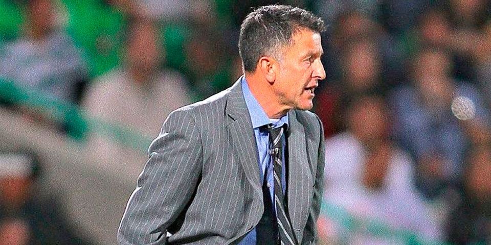 Juan Carlos Osorio llega a EE.UU. para firmar contrato