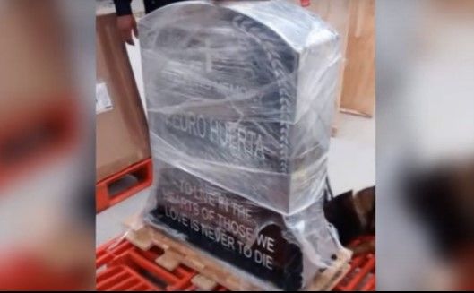 Descubren lápida con mariguana en el AICM - lapida1