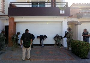 PGR realiza cateos en tres estados en busca de “El Chapo” - m2-4-300x210