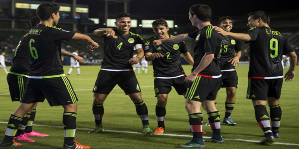 México inicia goleando