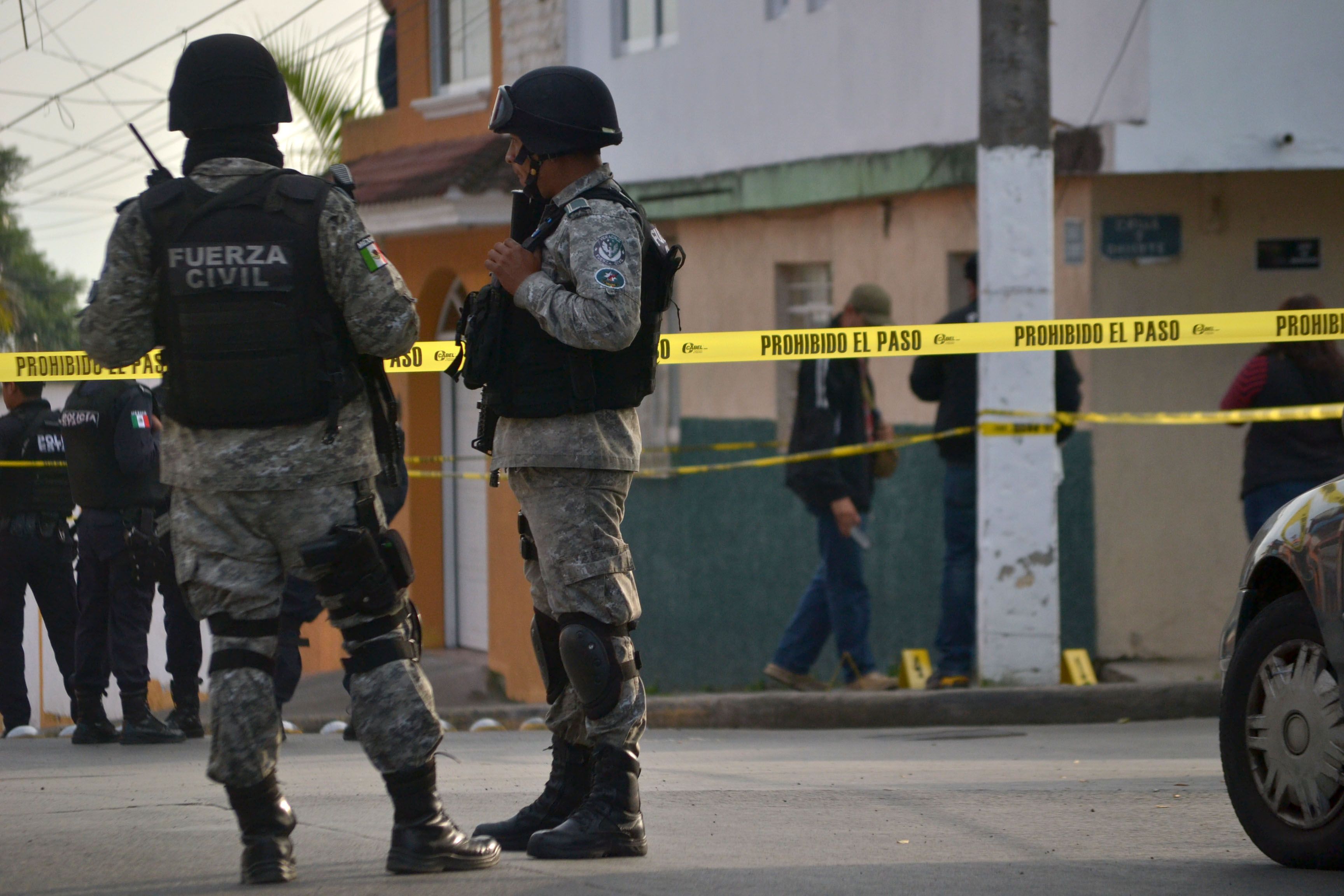 Matan a policía frente a su hija en Veracruz