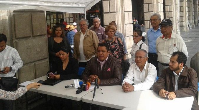 Diputado instala oficina en la calle