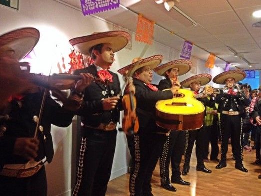 Tin Tan encabeza ofrenda de Muertos en el Instituto México en España - ofrenda-dinmes2