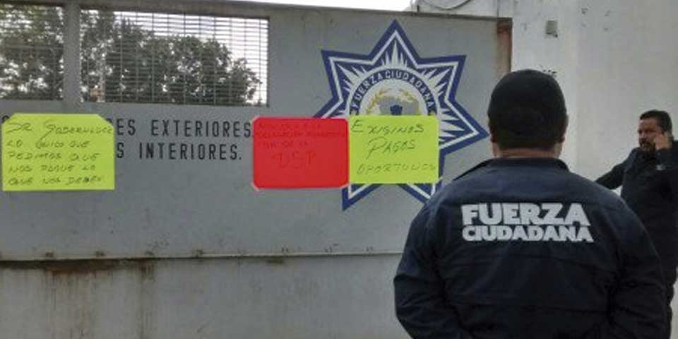 Policías mantienen paro en Michoacán