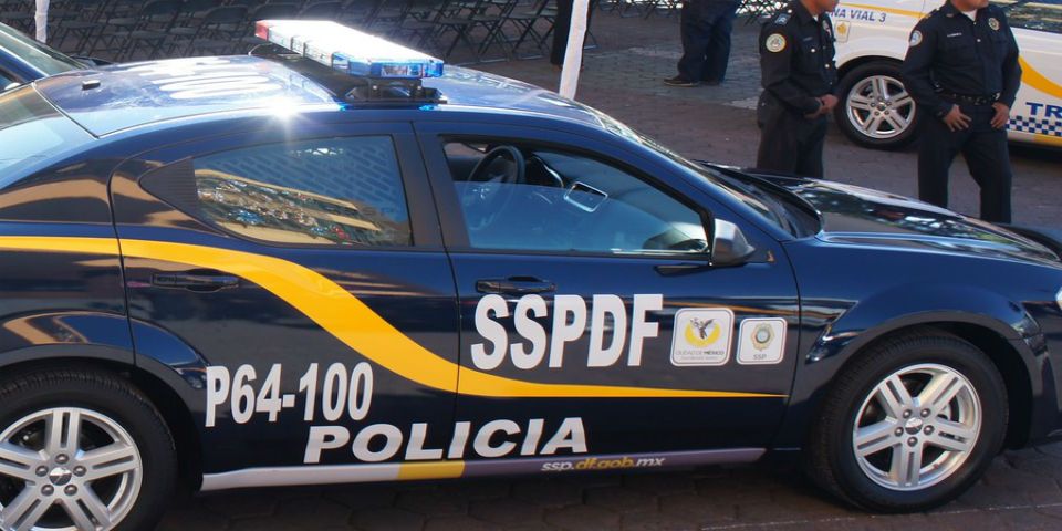 Conductor se fuga de policías y desata persecución