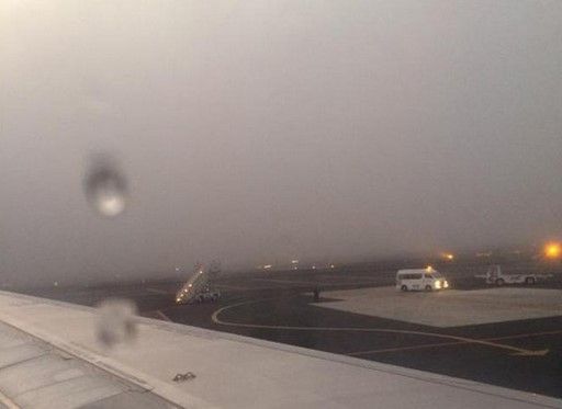 Reanudan aterrizajes en el AICM