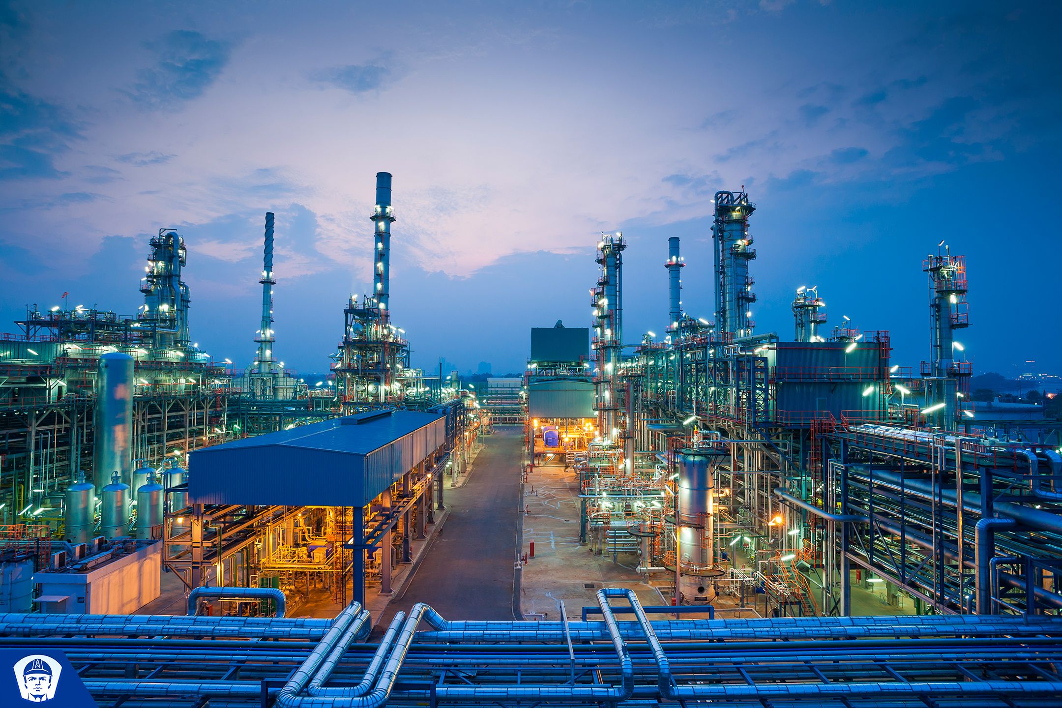 Controlan incendio en refinería de Cadereyta