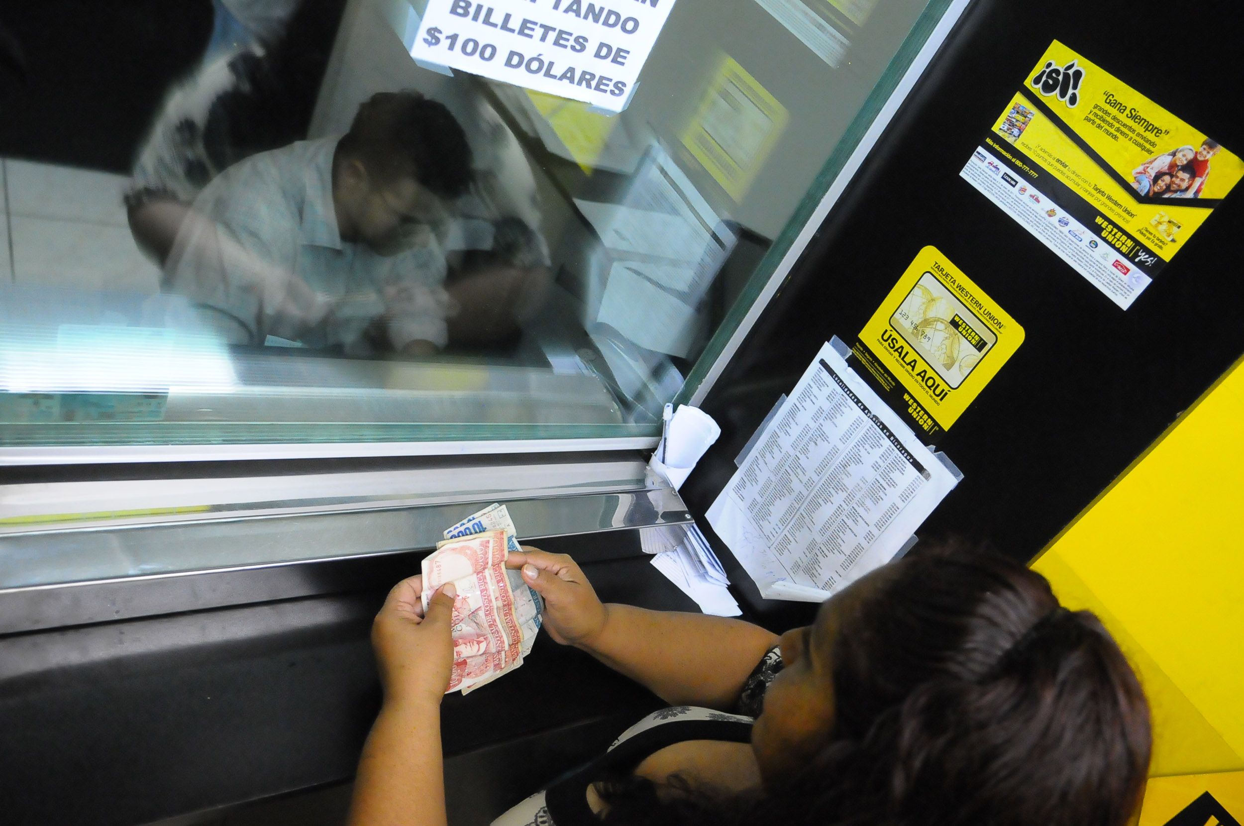 Remesas suben hasta mil 932 millones de dólares en enero