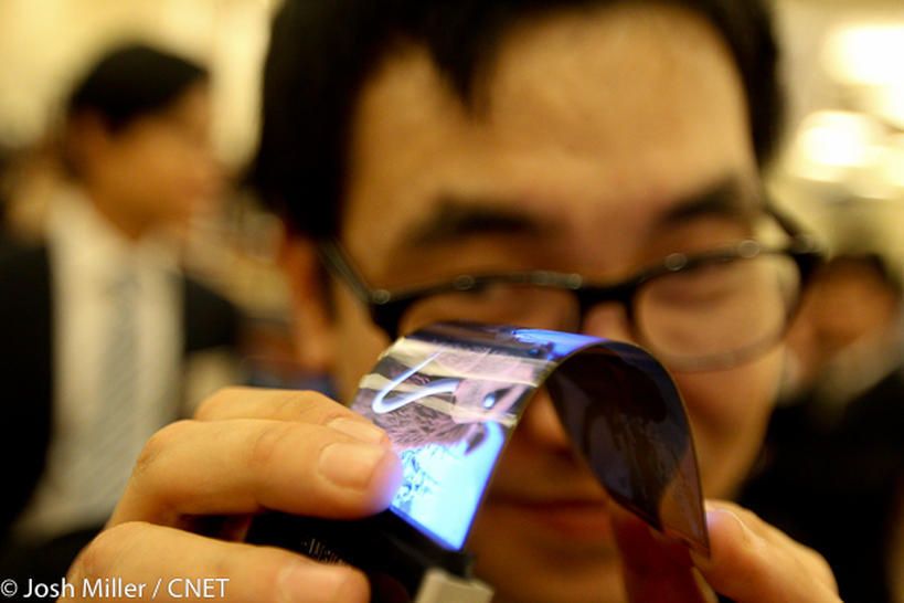 El primer smartphone plegable debutaría el próximo año