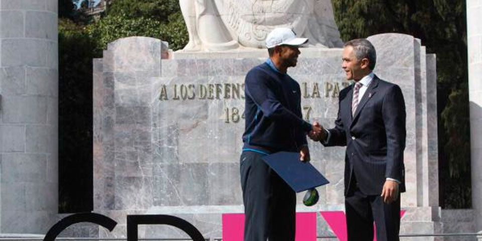 Nombran a Tiger Woods Huésped Distinguido de la Ciudad de México