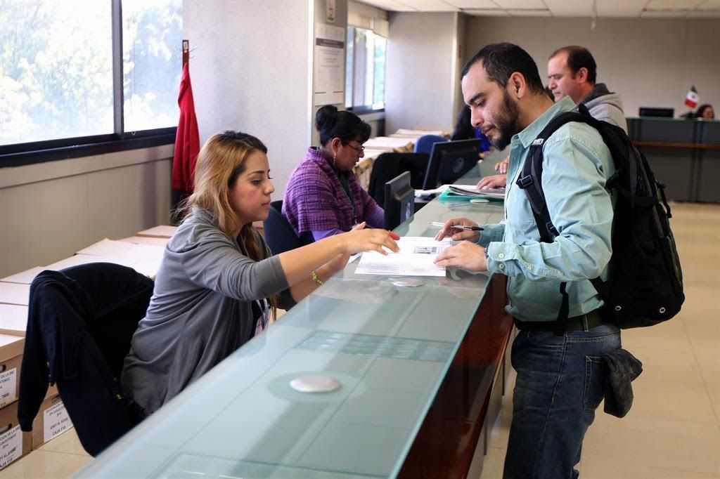 Reanuda SRE trámite de pasaportes para casos especiales