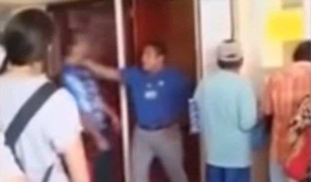 Video: pelean derechohabiente y empleado del IMSS