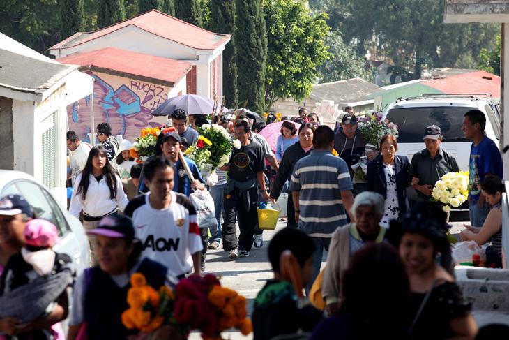 Panteones de Iztapalapa superan los 40 mil visitantes