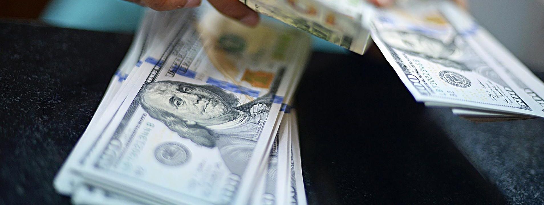 Venden dólar en 17.12 pesos