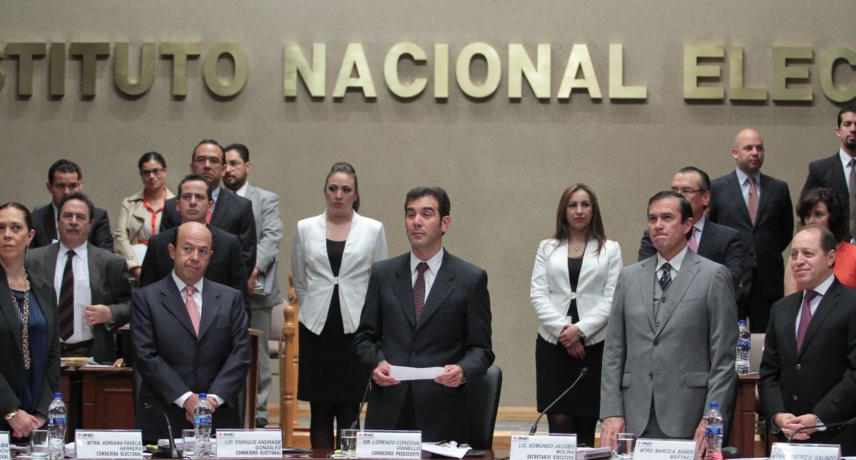 INE paga por servicio de edecanes 2.5 mdp