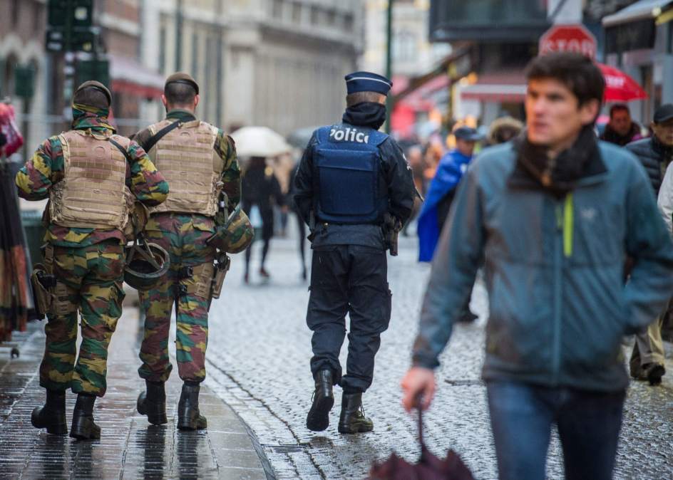 Cierran Metro de Bruselas ante alerta terrorista - 249476-944-674