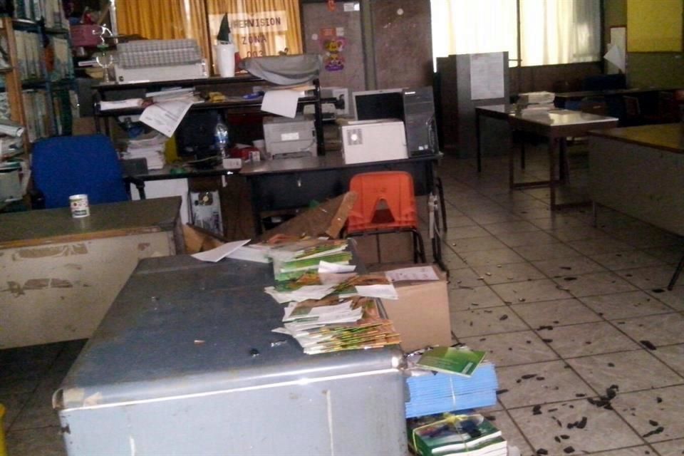 Maestros del CNTE vandalizan oficinas en Chiapas