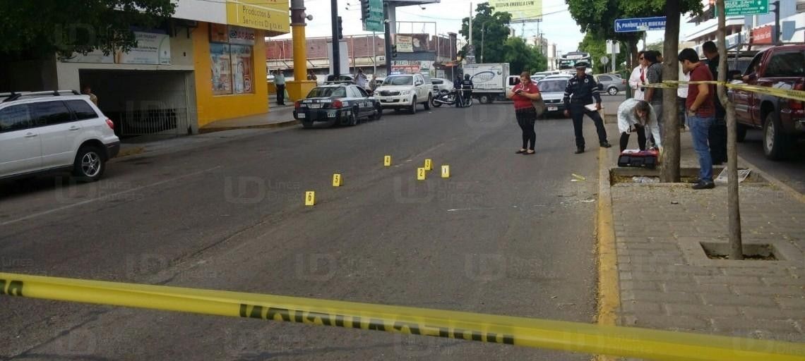 Balean a maestra en el centro de Culiacán
