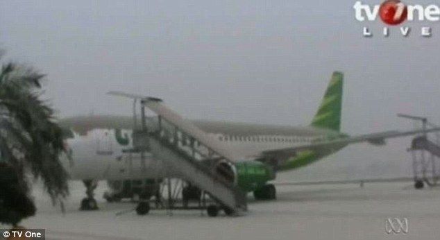Cancelan vuelos en Indonesia por actividad volcánica