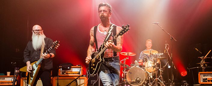 Queremos ser los primeros en tocar en reapertura del Bataclan: Eagles of Death Metal Queremos ser los primeros en tocar en reapertura del Bataclan: Eagles of Death Metal