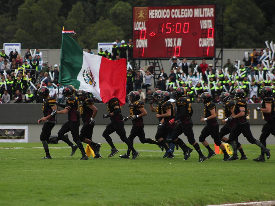 Se enfrentan Aguiluchos contra selección de futbol americano de EE.UU. - 45454