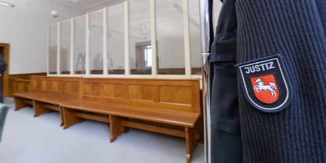 Condenan en Hamburgo a mujer de 87 años por negar Holocausto Condenan en Hamburgo a mujer de 87 años por negar Holocausto