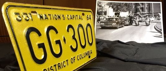 Subastan placas de auto en que viajaba JFK al ser asesinado