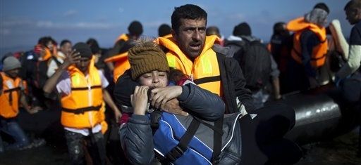 Rescatan a cientos de migrantes frente a las islas griegas