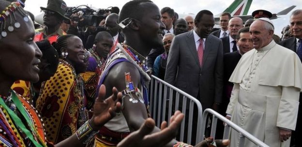 Kenia recibe al papa Francisco con cantos