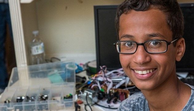 Joven musulmán exige indemnización de 15 mdd