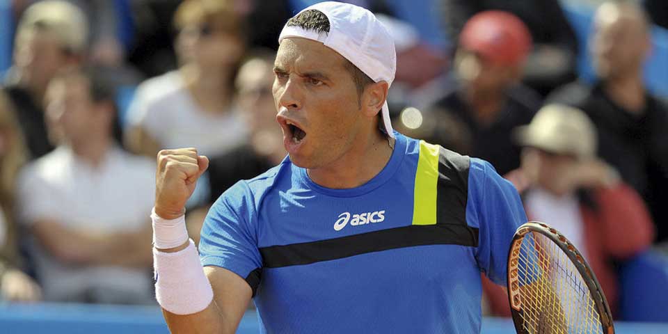 Tenista despotrica contra Rajoy en Twitter