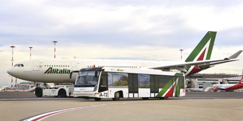 Desalojan avión de Alitalia por amenaza de bomba