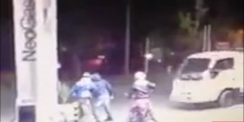 Video: camioneta atropella dos veces a ladrones