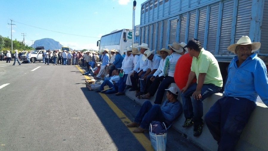 Ya son más de 24 horas de bloqueo en la carretera México-Oaxaca
