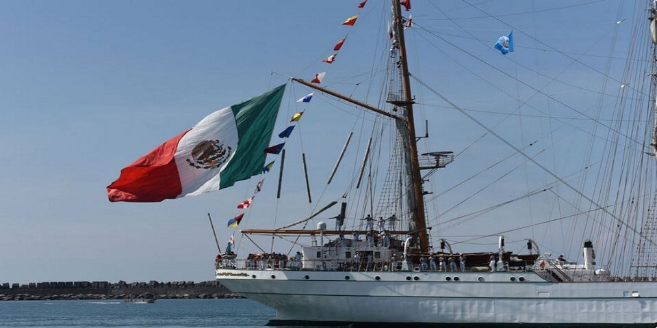 Zarpa de Acapulco el Buque Escuela Cuauhtémoc