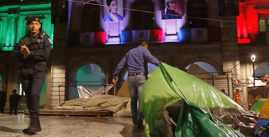 Enfrentamientos entre maestros disidentes y PF en Oaxaca