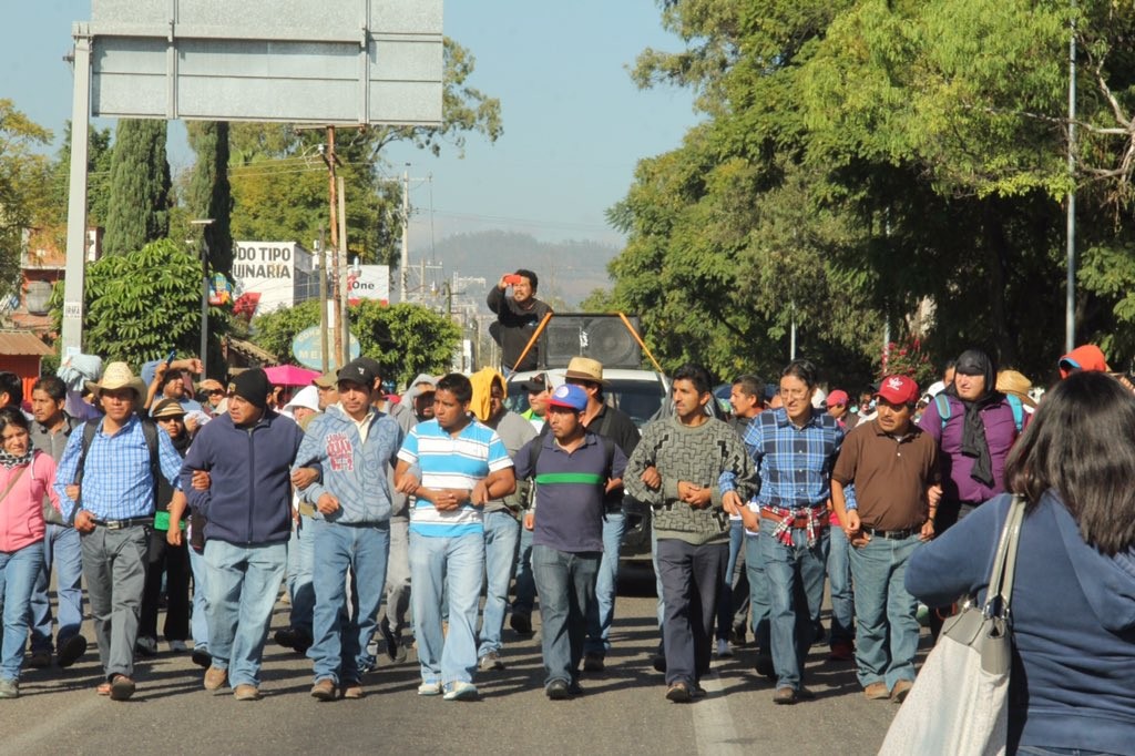 Maestros llegan a Ciudad Administrativa - CU6LvfXVAAAF3Nt.jpg-large-1024x682