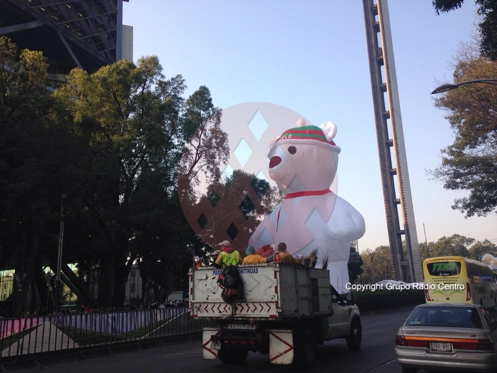 Cortes a la circulación por desfile navideño - CUV4sxpUwAAe6Ii.jpg-large-1024x768