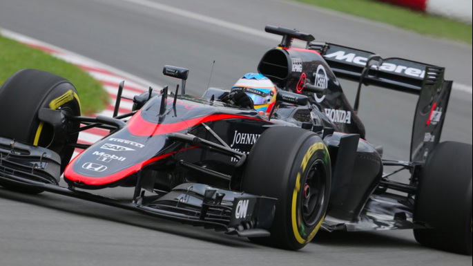 Fernando Alonso sale del GP México Fernando Alonso sale del GP México
