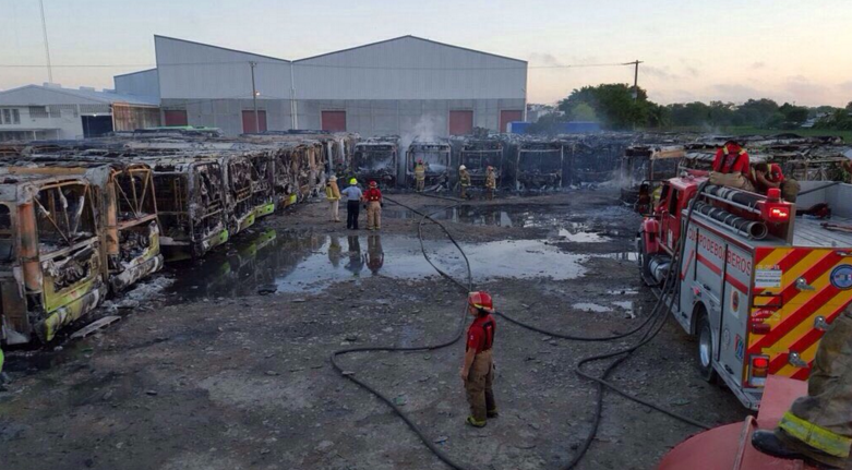 Se incendian 47 autobuses en Tabasco - Captura-de-pantalla-2015-11-11-a-las-9.16.04-a.m.