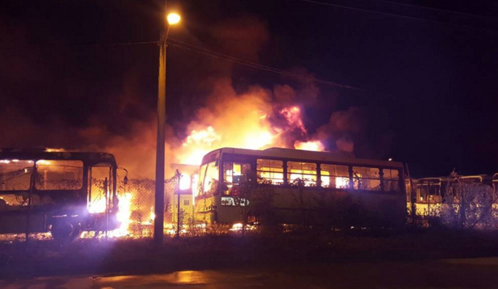 Se incendian 47 autobuses en Tabasco - Captura-de-pantalla-2015-11-11-a-las-9.18.11-a.m.