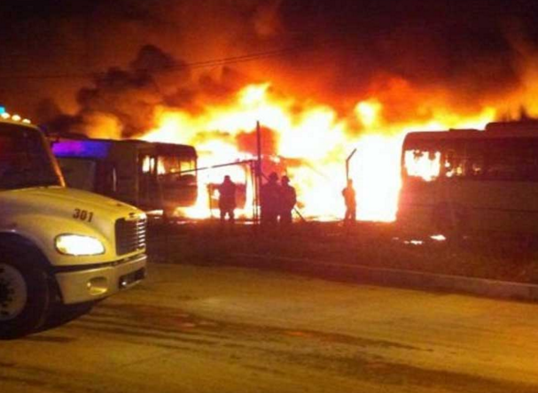 Se incendian 47 autobuses en Tabasco - Captura-de-pantalla-2015-11-11-a-las-9.18.24-a.m.