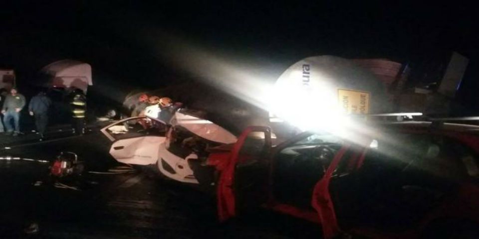 Dos muertos por carambola en la Autopista México-Querétaro Dos muertos por carambola en la Autopista México-Querétaro