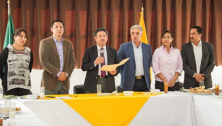 Carlos Navarrete renuncia a la dirigencia nacional del PRD