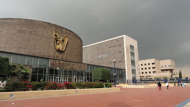 Denuncian robo y fraude en Hospital Siglo XXI del IMSS