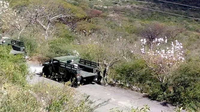 Encuentran a dos ejecutados en carretera de Chilpancingo