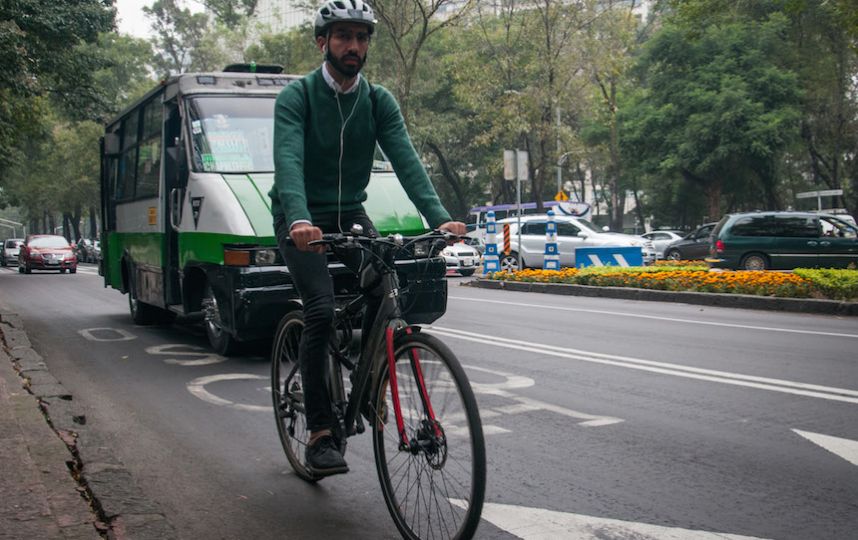 Rechazan que ciclistas compartan carril de trolebús